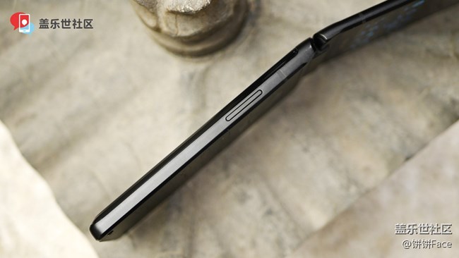 雙屏翻蓋商務(wù)旗艦機(jī)駕到 三星領(lǐng)世旗艦8圖賞 雙屏翻蓋商務(wù)旗艦機(jī)駕到 三星領(lǐng)世旗艦8圖賞