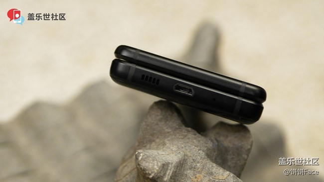 雙屏翻蓋商務(wù)旗艦機(jī)駕到 三星領(lǐng)世旗艦8圖賞 雙屏翻蓋商務(wù)旗艦機(jī)駕到 三星領(lǐng)世旗艦8圖賞