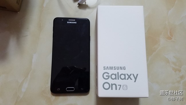 這個手機(jī)殼感覺不錯