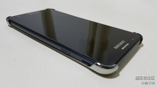 這個手機(jī)殼感覺不錯