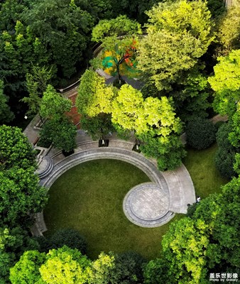 《色彩》+變幻的空間