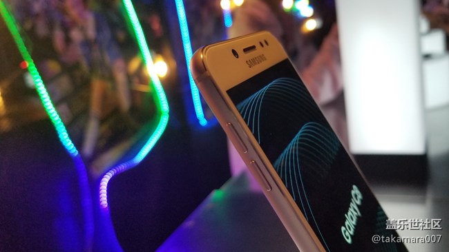 三星C8中國(guó)發(fā)布，嘻哈歌手助力燃爆全場(chǎng)