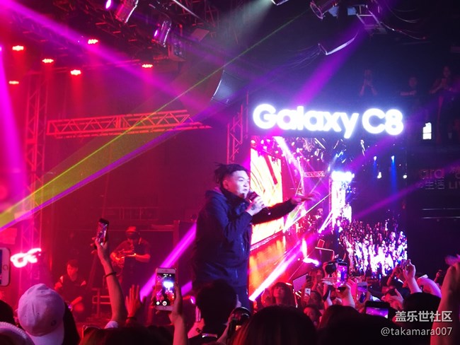 三星C8中國(guó)發(fā)布，嘻哈歌手助力燃爆全場(chǎng)