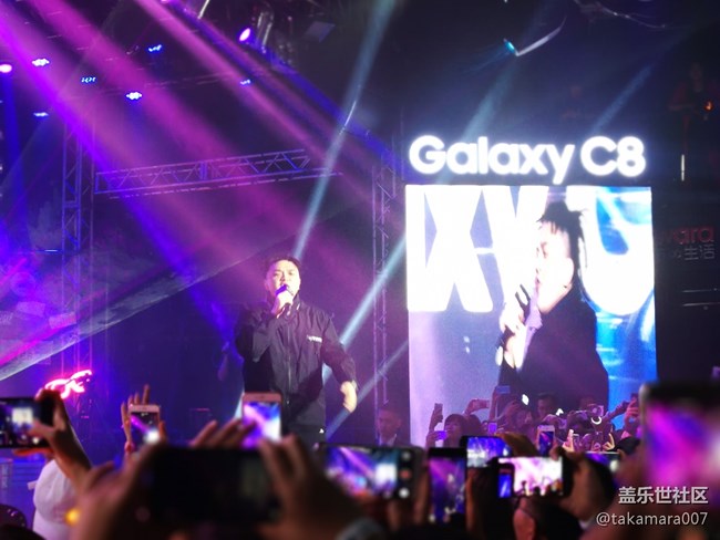 三星C8中國(guó)發(fā)布，嘻哈歌手助力燃爆全場(chǎng)