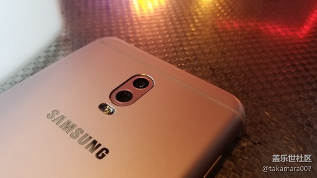 三星C8中國(guó)發(fā)布，嘻哈歌手助力燃爆全場(chǎng)