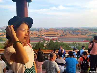 沒有色彩之秋游景山