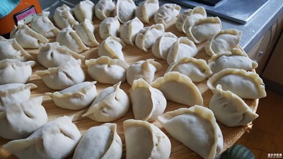 好吃不如餃子，好玩不如......