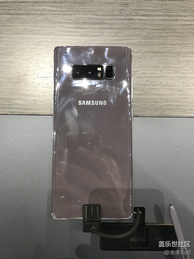 三星蓋樂世Note8銀色（紫色？粉色？）細節(jié)賞析圖