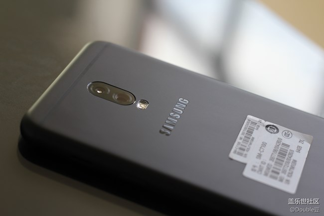 嘻哈新頑主:三星C8外觀賞析 嘻哈新頑主:三星C8外觀賞析