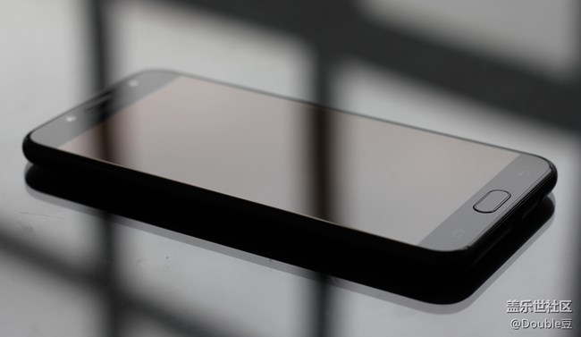 嘻哈新頑主:三星C8外觀賞析 嘻哈新頑主:三星C8外觀賞析