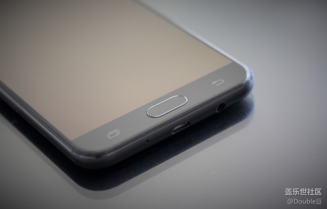 嘻哈新頑主:三星C8外觀賞析 嘻哈新頑主:三星C8外觀賞析