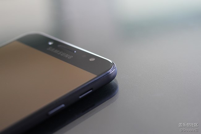 嘻哈新頑主:三星C8外觀賞析 嘻哈新頑主:三星C8外觀賞析