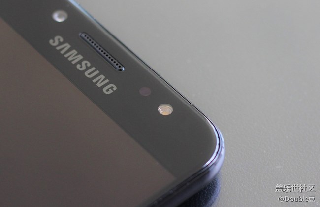 嘻哈新頑主:三星C8外觀賞析 嘻哈新頑主:三星C8外觀賞析