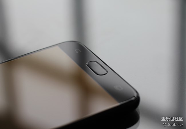 嘻哈新頑主:三星C8外觀賞析 嘻哈新頑主:三星C8外觀賞析