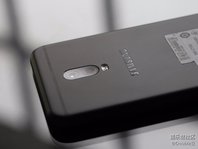 嘻哈新頑主:三星C8外觀賞析 嘻哈新頑主:三星C8外觀賞析