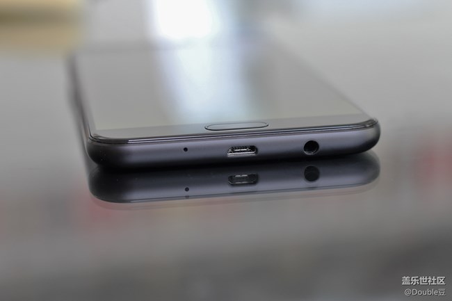 嘻哈新頑主:三星C8外觀賞析 嘻哈新頑主:三星C8外觀賞析