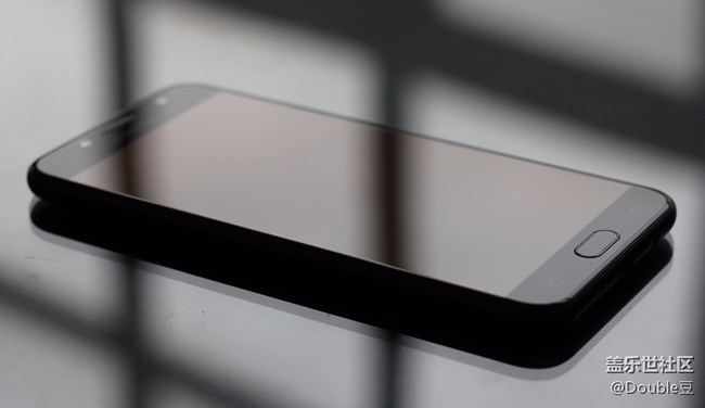 嘻哈新頑主:三星C8外觀賞析 嘻哈新頑主:三星C8外觀賞析