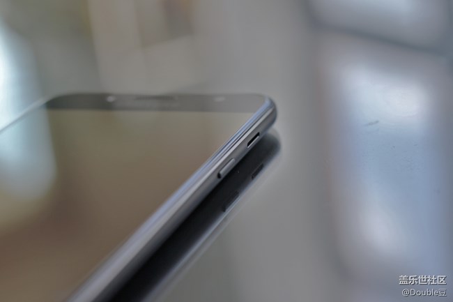 嘻哈新頑主:三星C8外觀賞析 嘻哈新頑主:三星C8外觀賞析