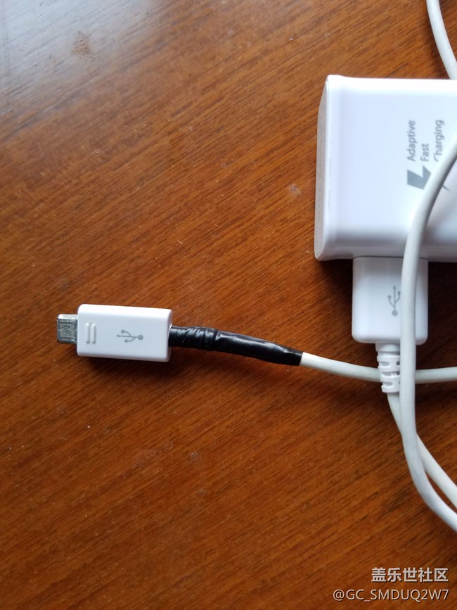 三星充電器的連接線質(zhì)量太次了