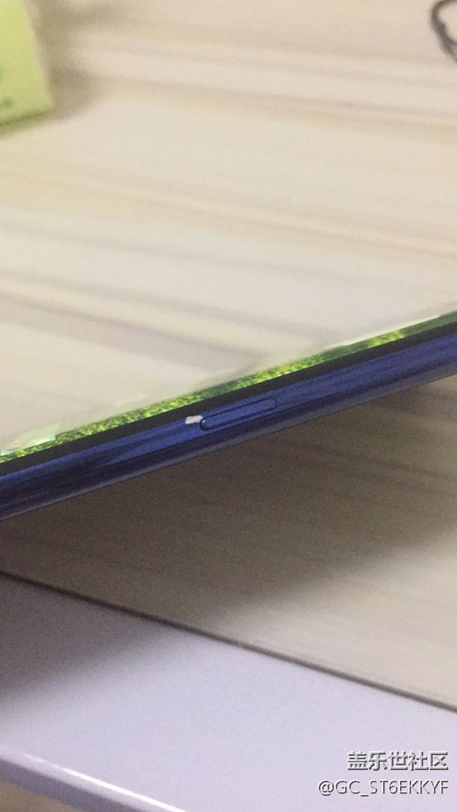 剛買的note8掉漆了。。。這是有多水，帶自帶膜的情況