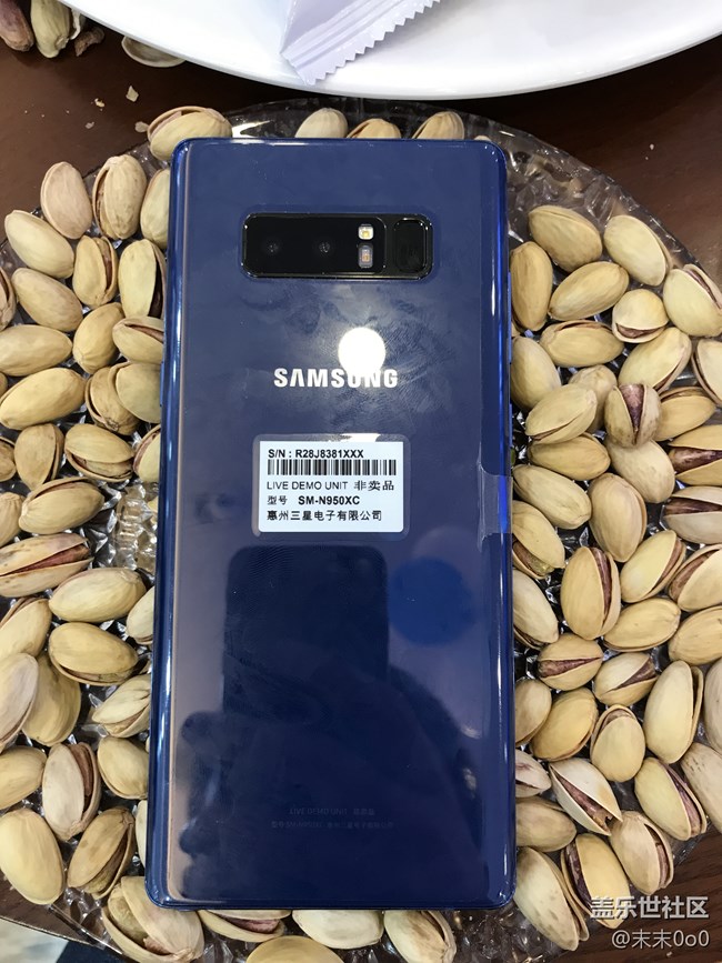 三星蓋樂(lè)世Note8紫色細(xì)節(jié)賞析圖