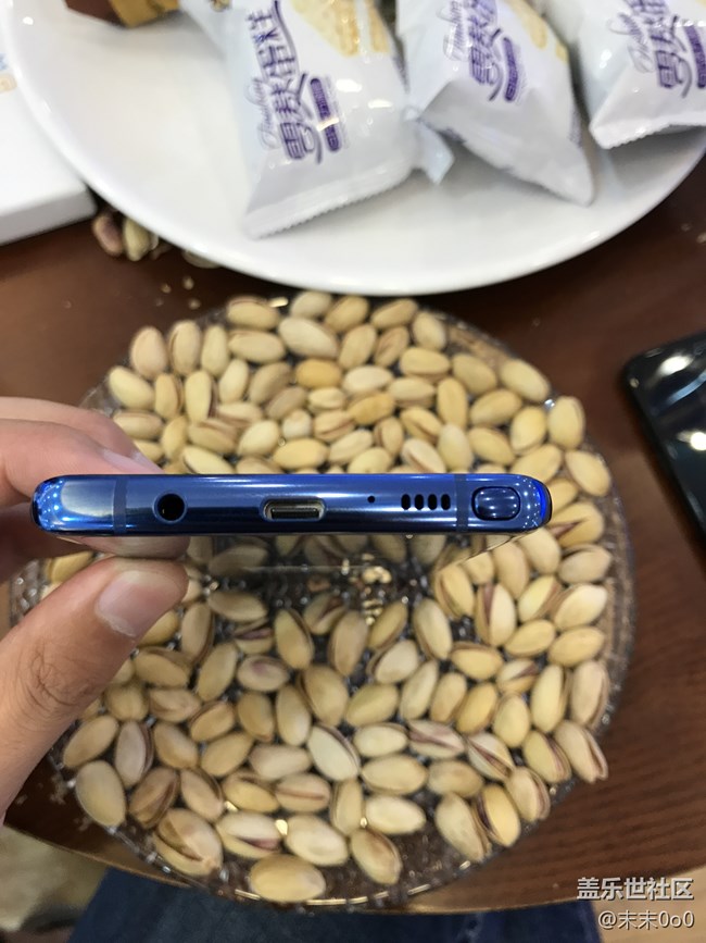 三星蓋樂(lè)世Note8紫色細(xì)節(jié)賞析圖