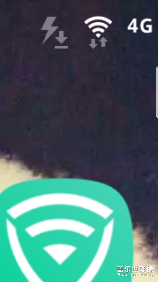 有誰知道圖片上右上角左邊的閃電加下載的圖標(biāo)是什么意思？