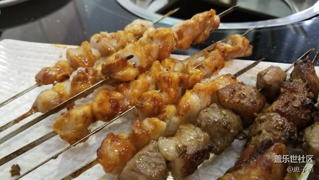 邊吃烤串邊看球