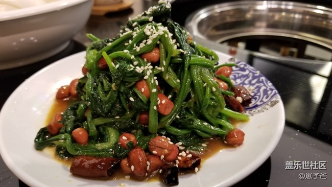 邊吃烤串邊看球