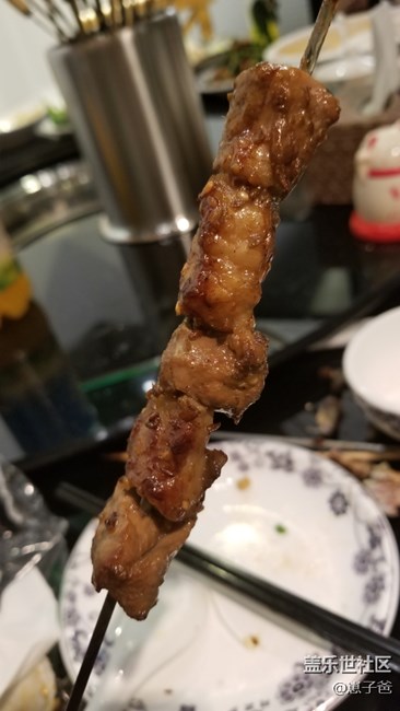 邊吃烤串邊看球