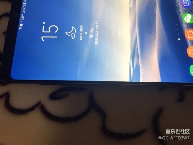 屏幕漏光，都看看吧，售后說這是正?，F(xiàn)象