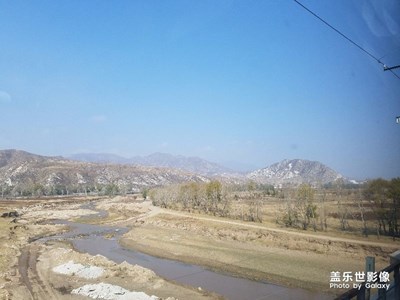 列車上拍，山川秋色