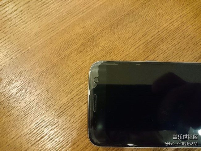 手機(jī)屏幕右上角脫膠，咋處理呀？？？？