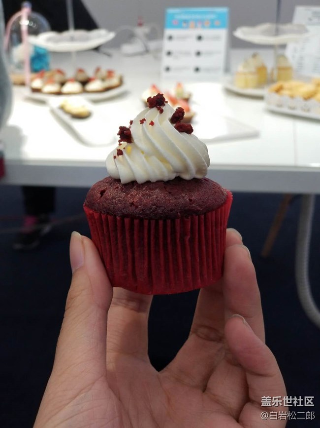 【note8北京品鑒會】功能很強大，蛋糕很好吃，小姐姐很好看~