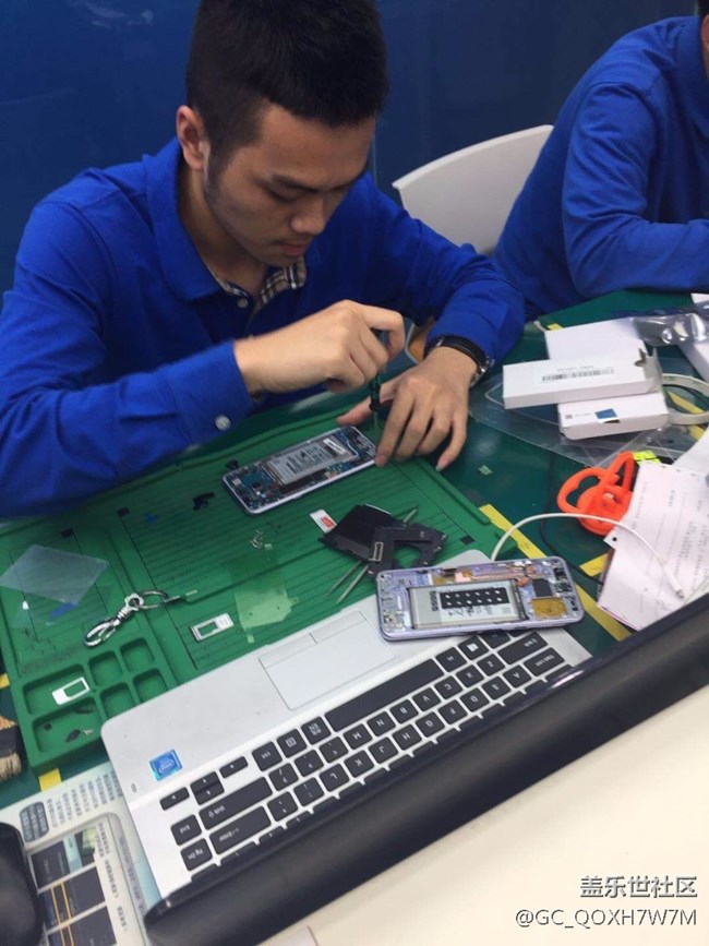 屏碎了，體驗(yàn)會(huì)員半年500換屏服務(wù)