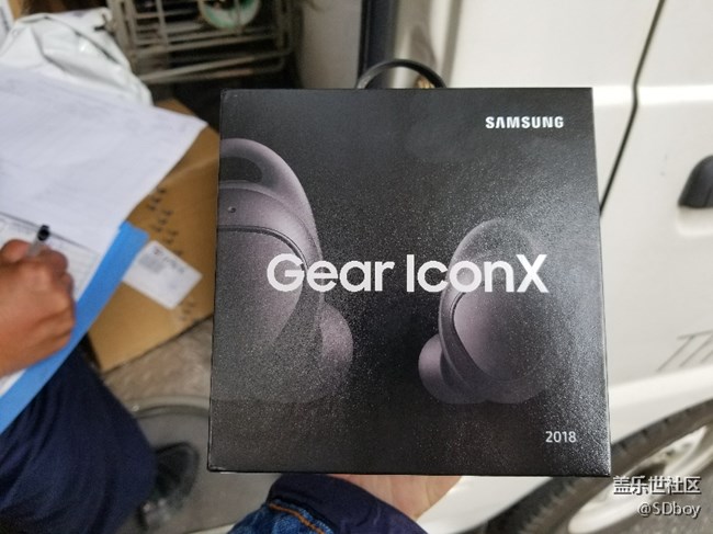 下午剛到的2018版gear iconX，支持bixby