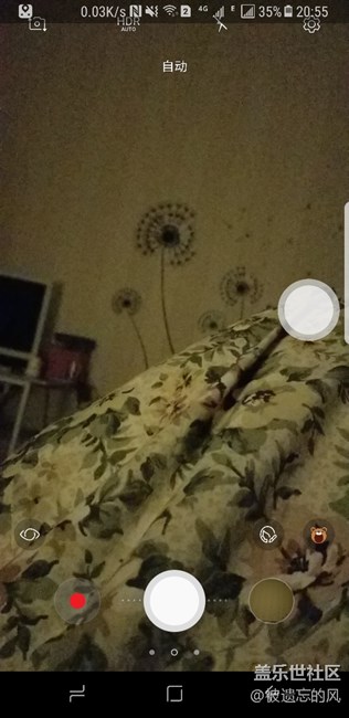 拍照頁(yè)面出現(xiàn)兩個(gè)按鈕拍照的，怎么回事？