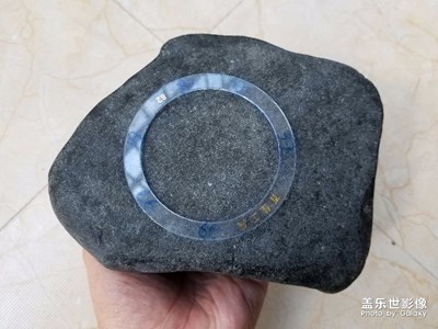 翡翠原石與手機