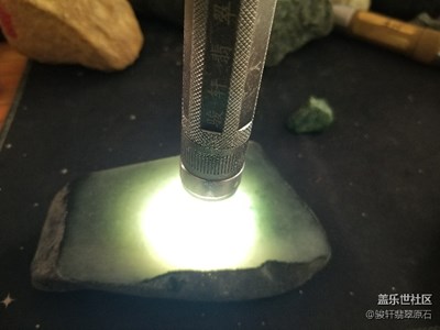 隨手拍一組，從翡翠原石到翡翠成品小掛件的過程