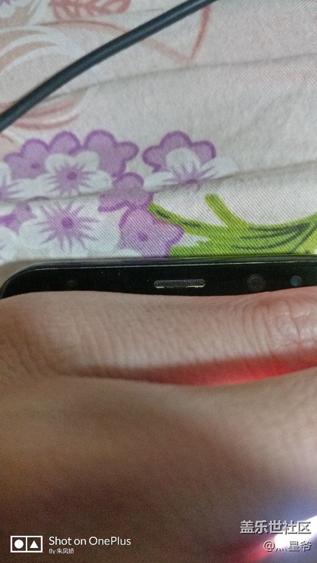 請(qǐng)留意聽筒位置，或許你們的s8也有這樣的情況