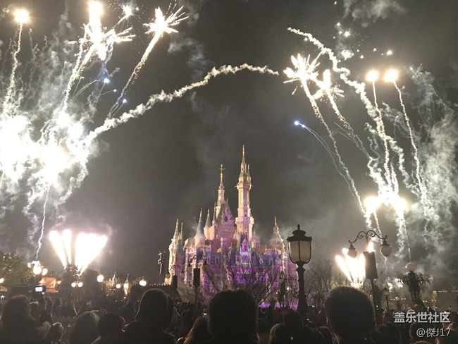 “May the force be with you”星球大戰(zhàn)8首映禮 “May the force be with you”星球大戰(zhàn)8首映禮