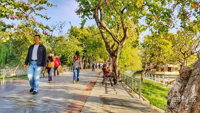 午后，打開三星音樂，休息一下