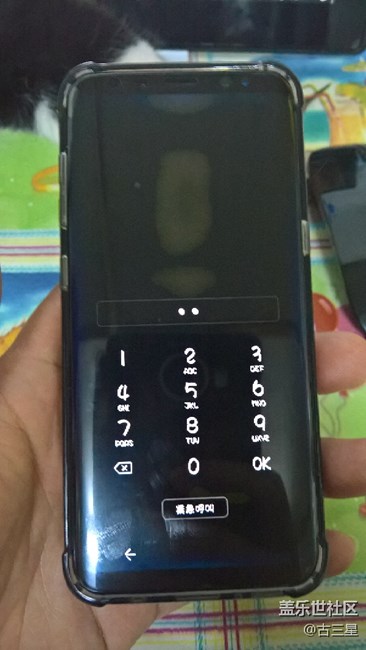 今晚剛更新8.0。看到屏幕解鎖有陰影，我了個(gè)去