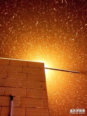 下雪了，喜歡晚上出去走走，更喜歡隨手記錄生活。