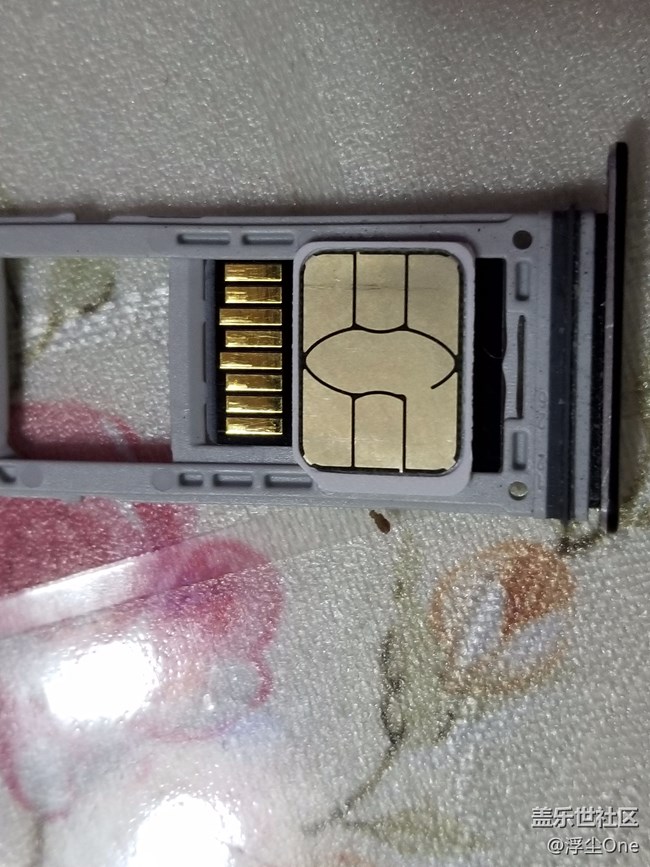 今天終于搞定了雙SIM卡加TF內(nèi)存卡！