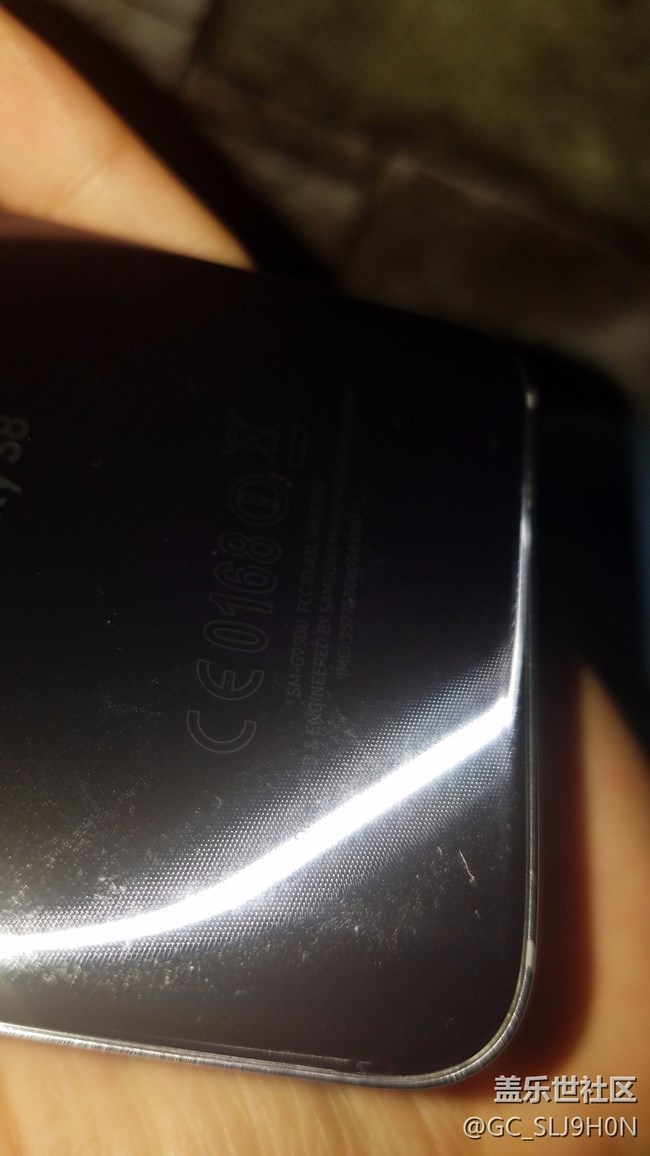 買來一臺(tái)美版的s8發(fā)現(xiàn)后蓋有些不對(duì)啊，求大神講下。