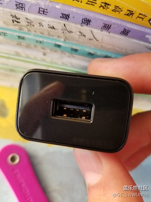 剛買的充電器，大神幫忙鑒別真假