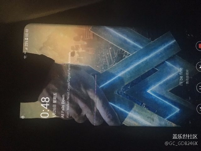 這屏幕出現(xiàn)彩色條紋是什么鬼？