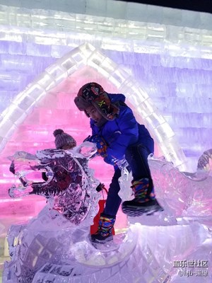 【童趣】+冰城里歡樂(lè)的孩子們