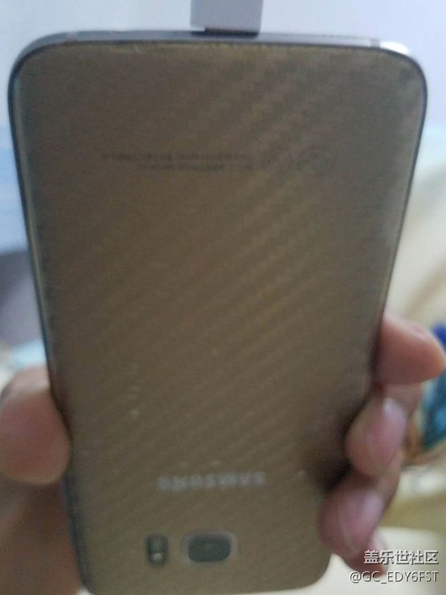 s7edge換完屏幕后蓋顏色大面積脫落 s7edge換完屏幕后蓋顏色大面積脫落